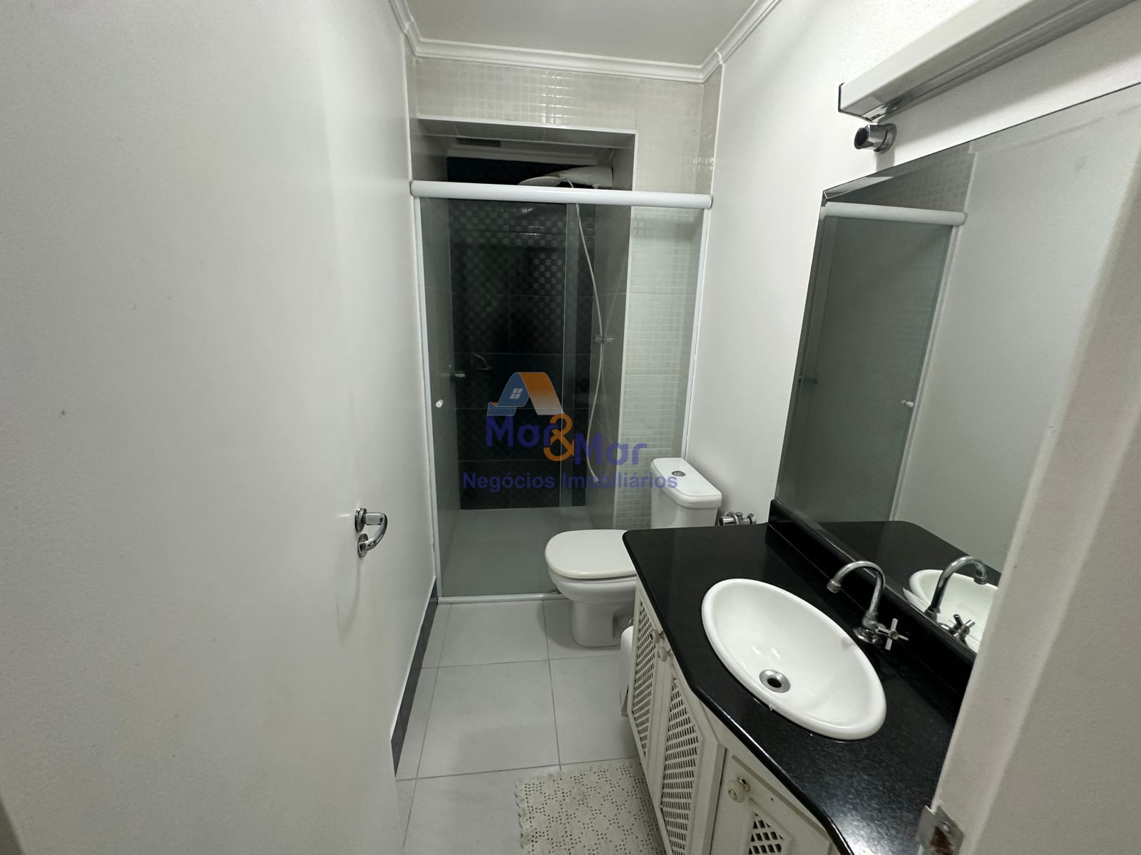 Apartamento na Praia das Pitangueiras, Guarujá - SP