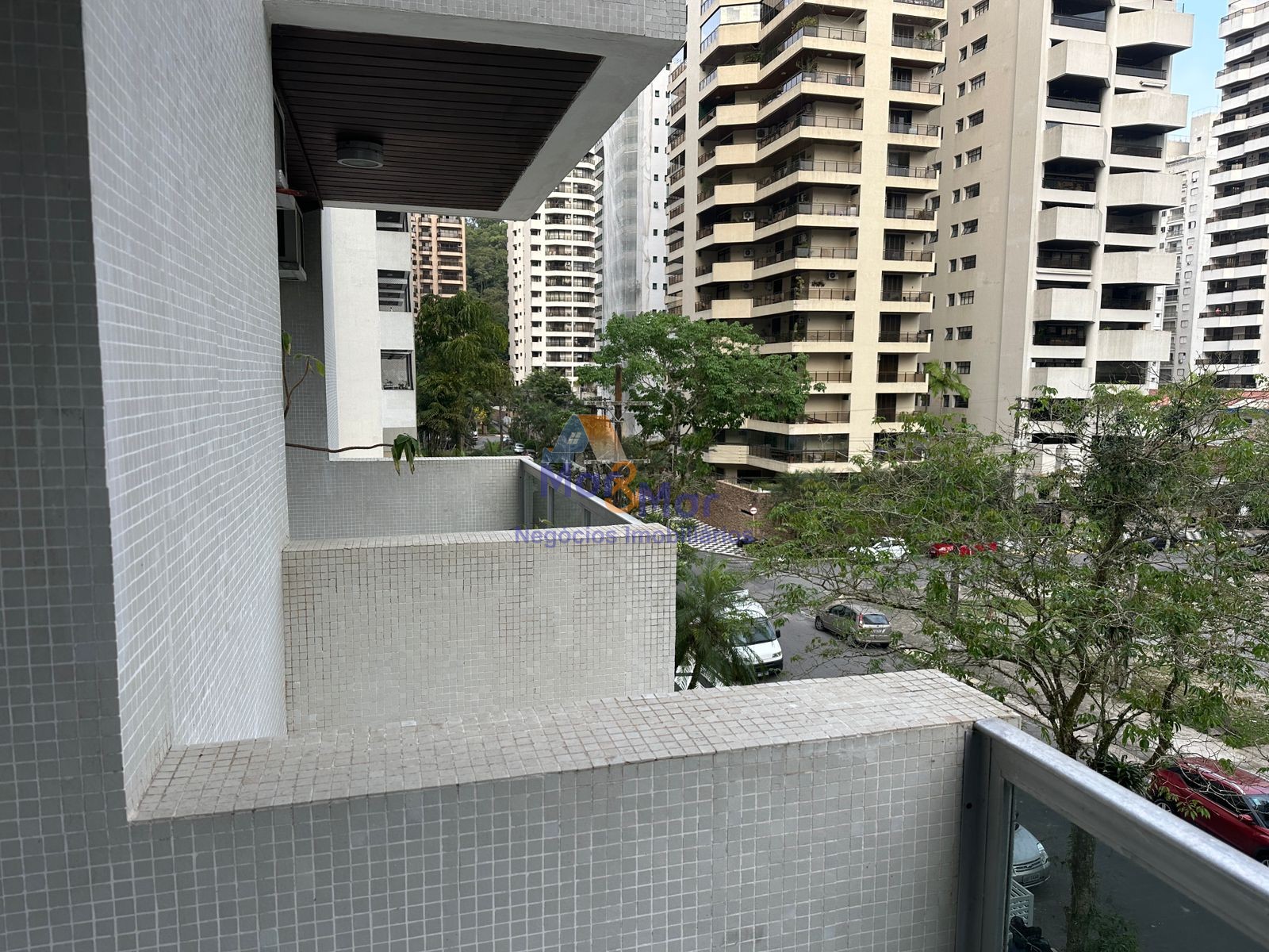 Apartamento na Praia das Pitangueiras, Guarujá - SP