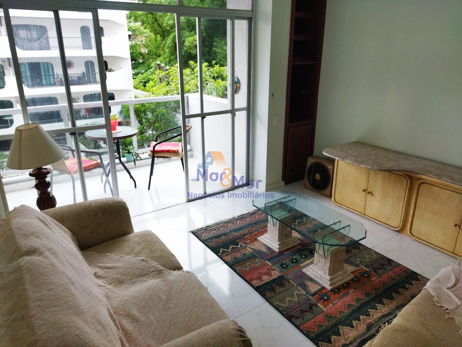Apartamento na Praia das Pitangueiras, Guarujá - SP