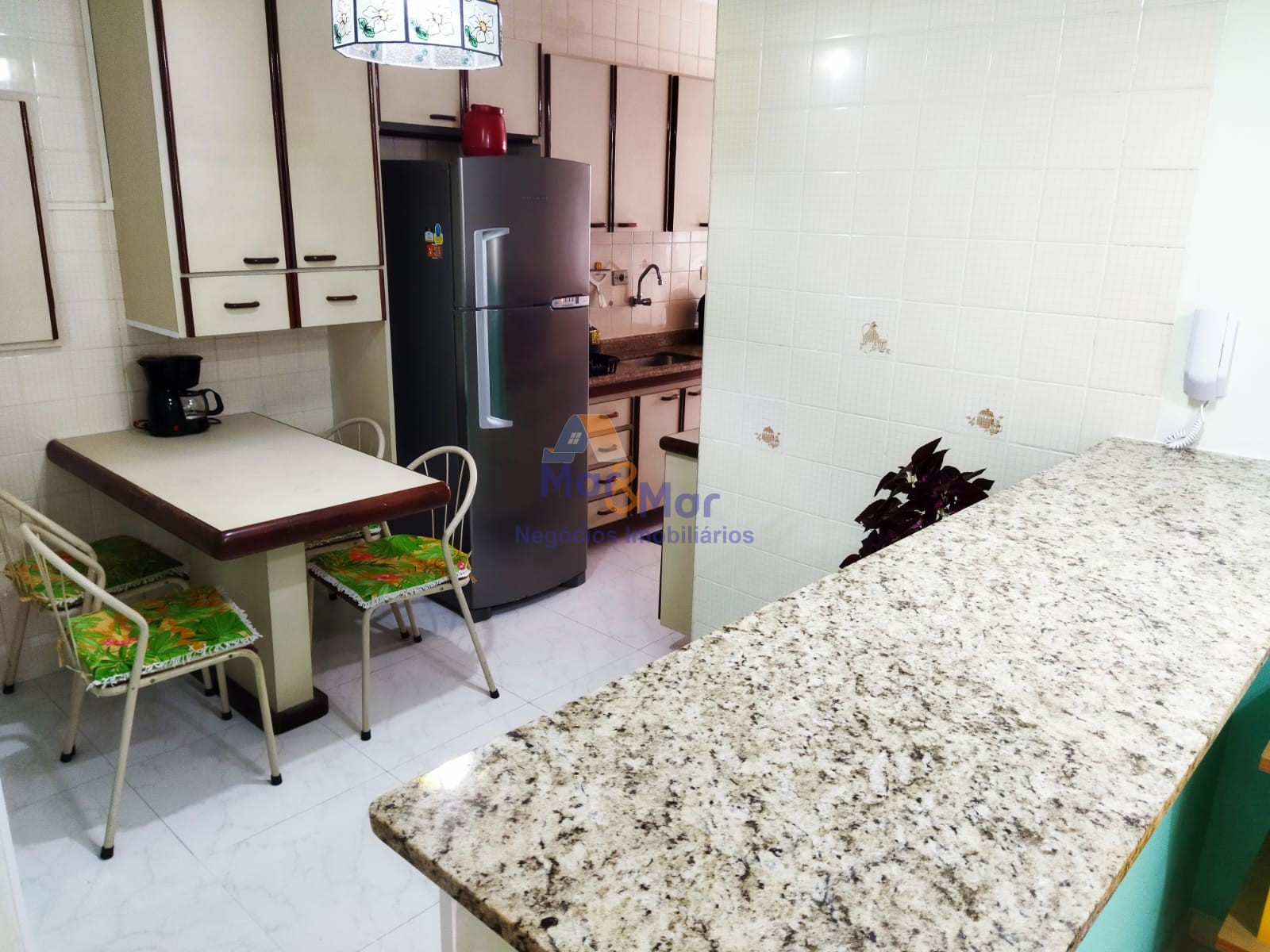 Apartamento na Praia das Pitangueiras, Guarujá - SP