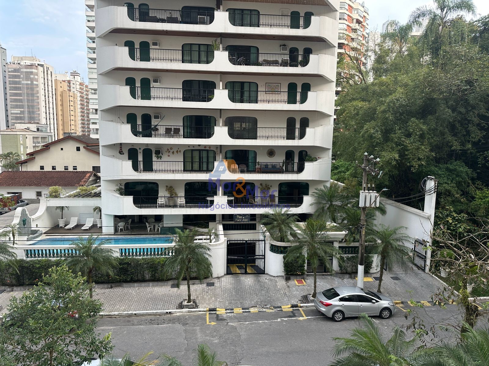 Apartamento na Praia das Pitangueiras, Guarujá - SP