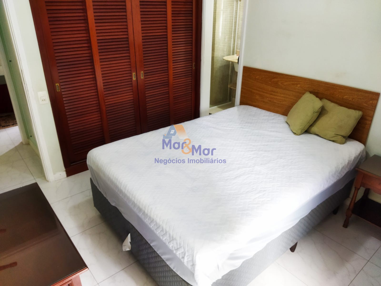 Apartamento na Praia das Pitangueiras, Guarujá - SP
