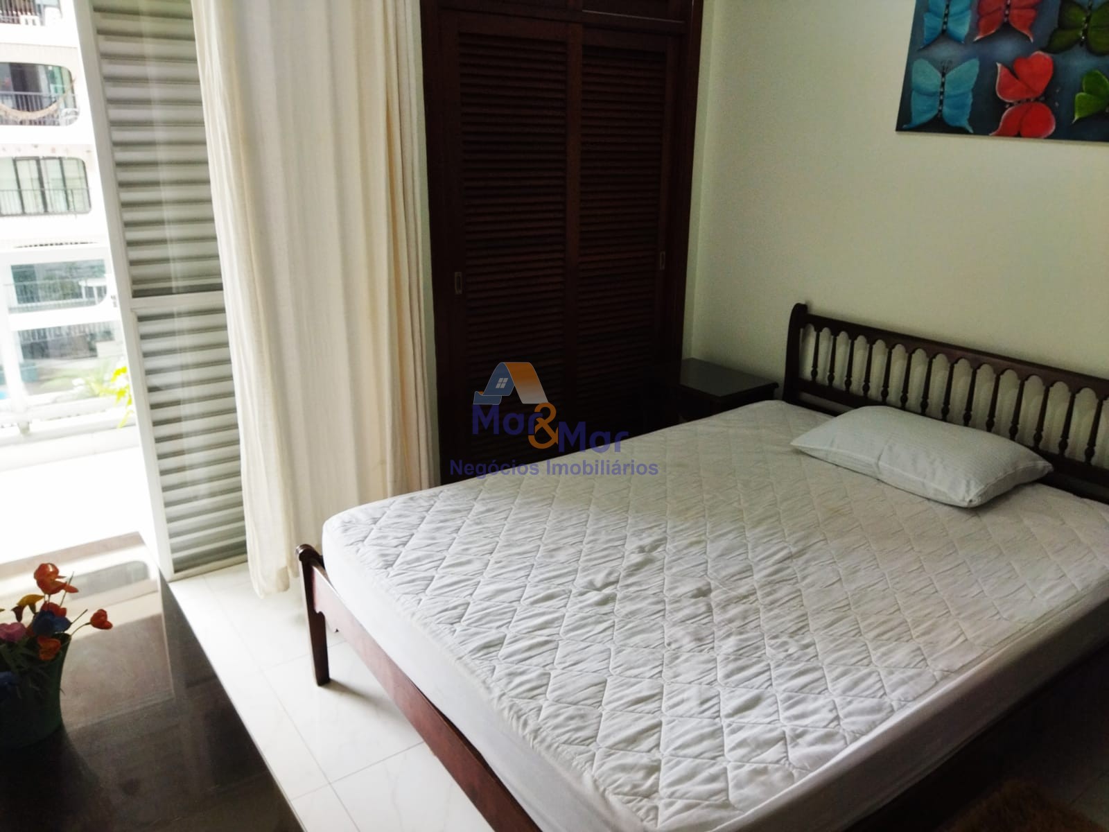 Apartamento na Praia das Pitangueiras, Guarujá - SP