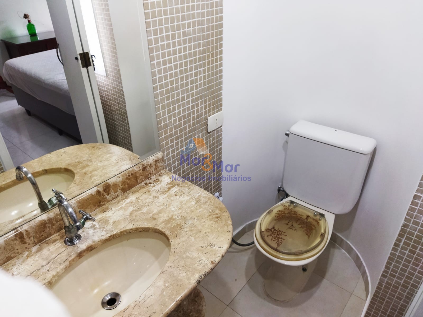 Apartamento na Praia das Pitangueiras, Guarujá - SP