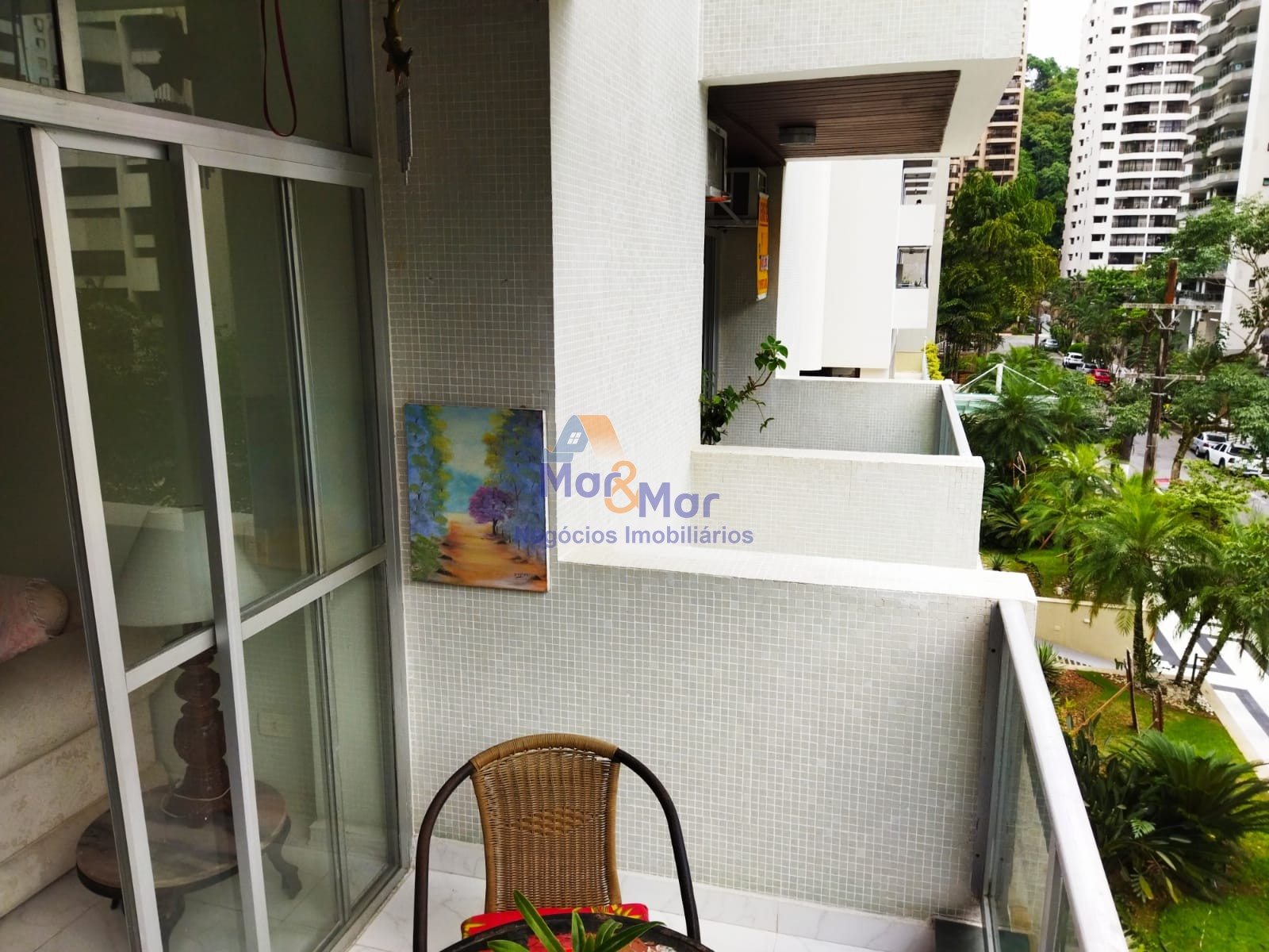 Apartamento na Praia das Pitangueiras, Guarujá - SP