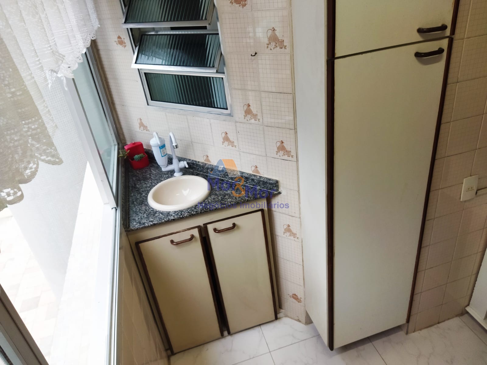 Apartamento na Praia das Pitangueiras, Guarujá - SP