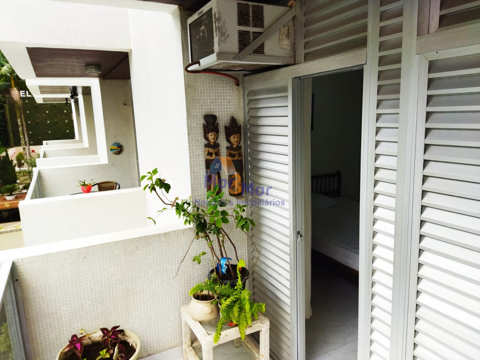 Apartamento na Praia das Pitangueiras, Guarujá - SP