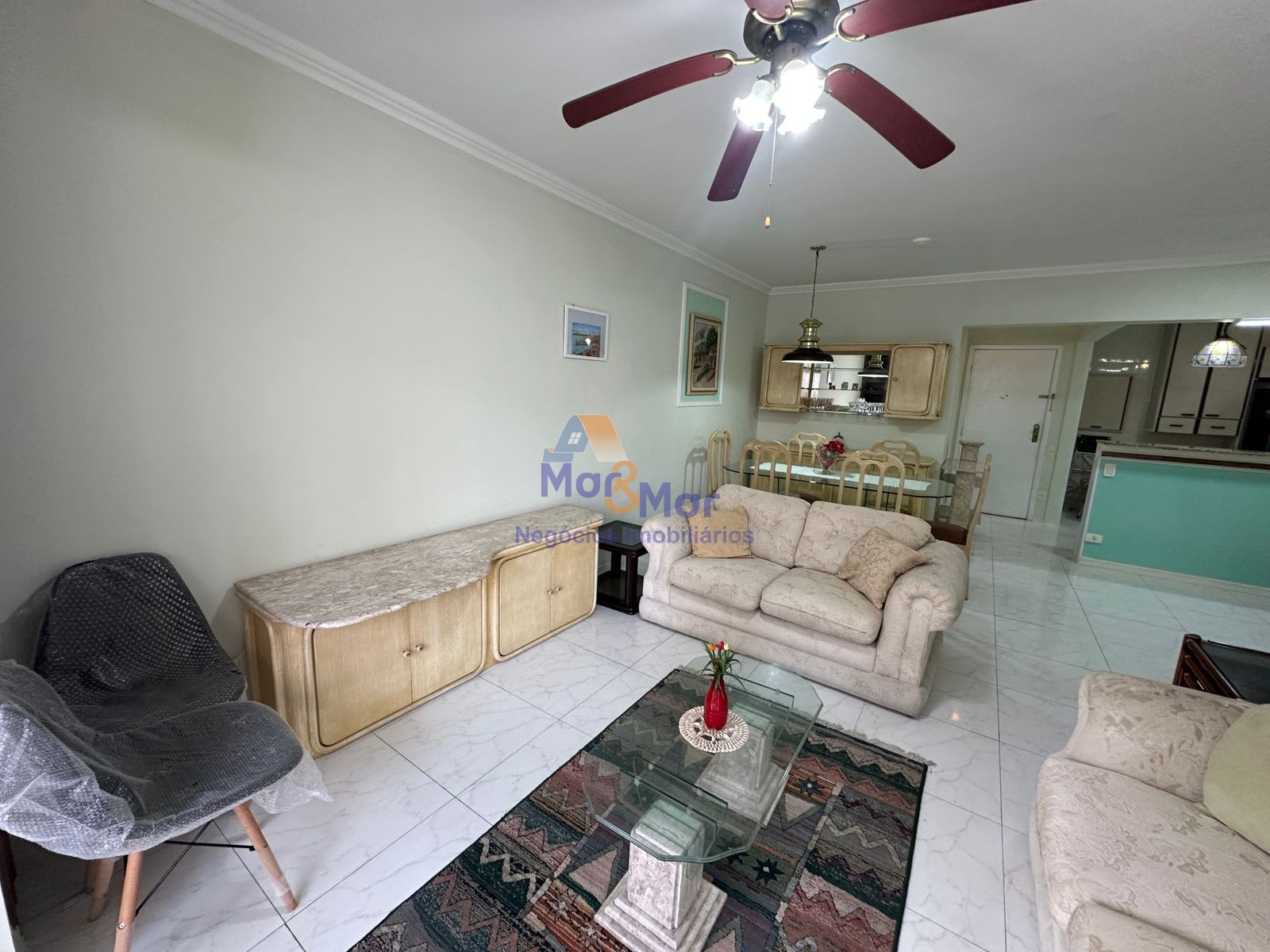 Apartamento na Praia das Pitangueiras, Guarujá - SP