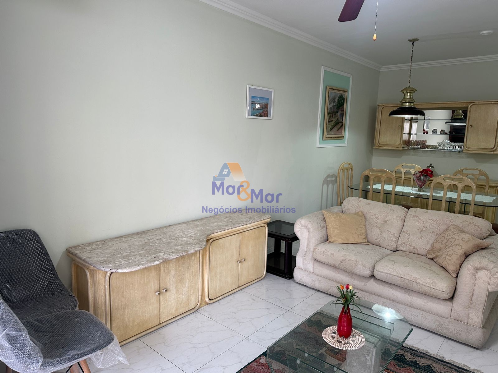 Apartamento na Praia das Pitangueiras, Guarujá - SP