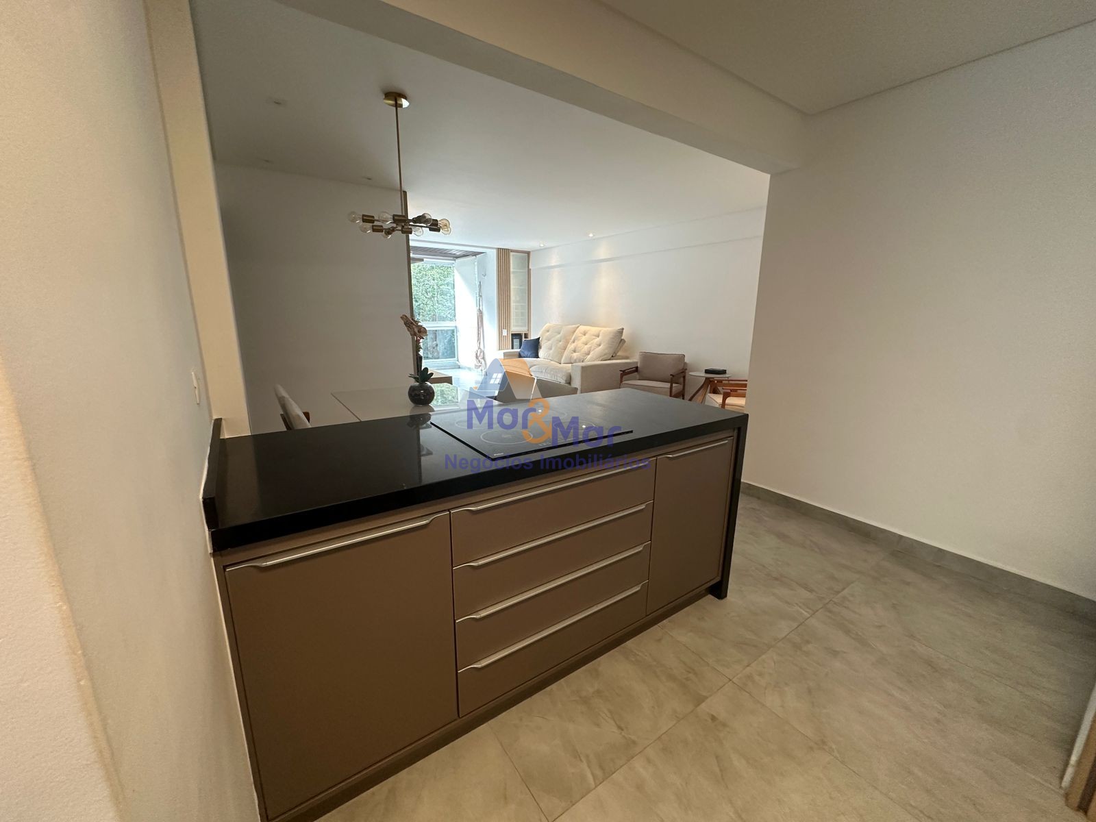 Apartamento na Praia das Pitangueiras, Guarujá - SP