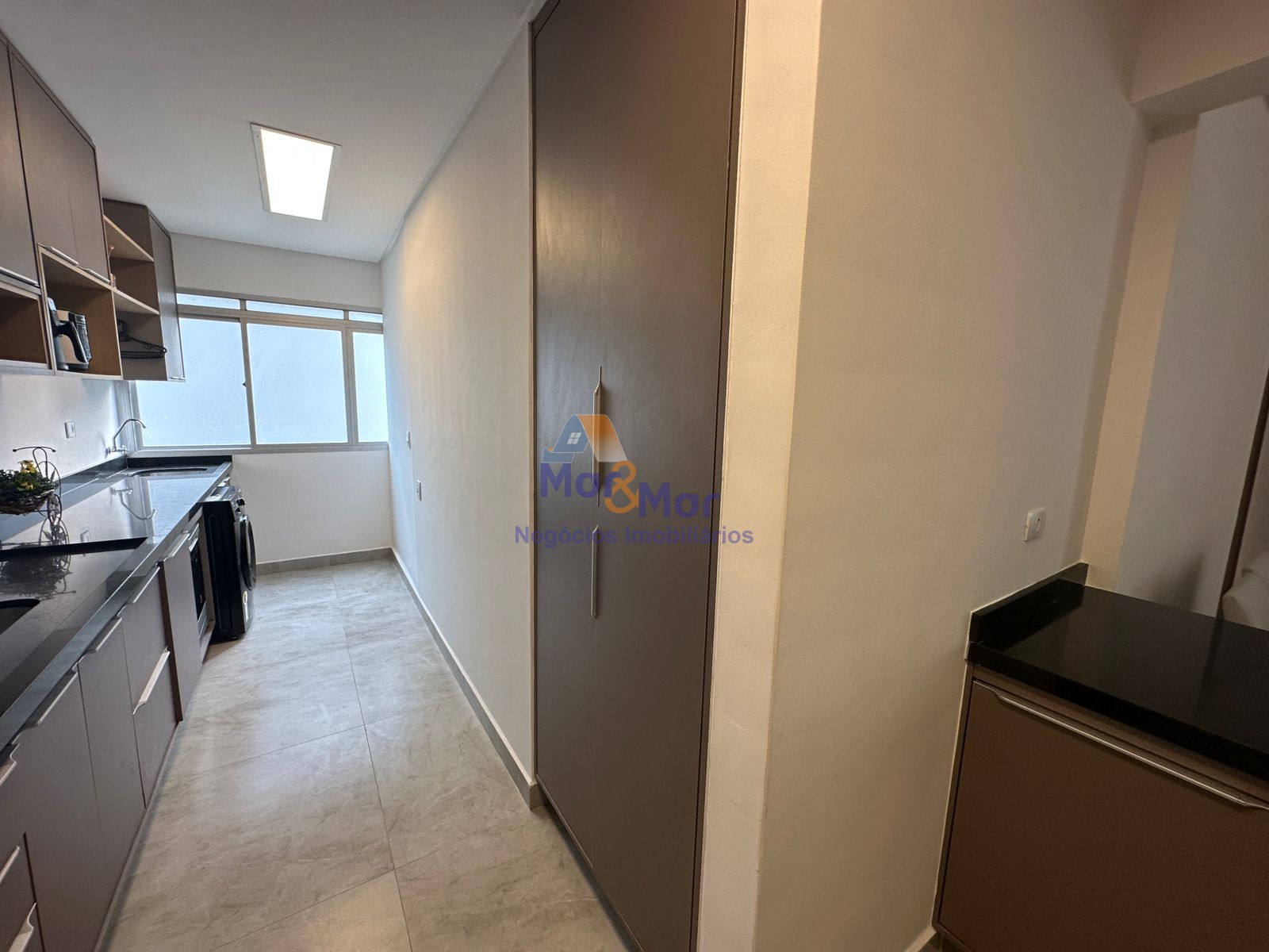 Apartamento na Praia das Pitangueiras, Guarujá - SP