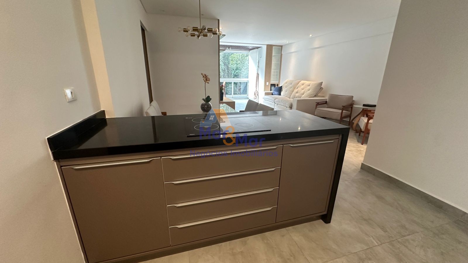 Apartamento na Praia das Pitangueiras, Guarujá - SP