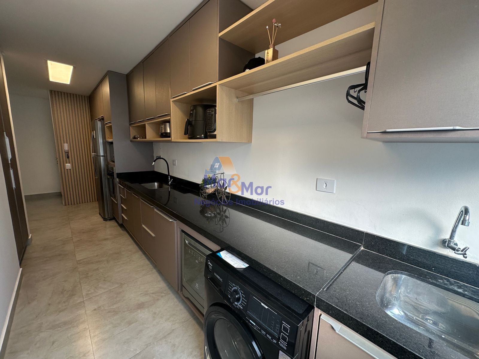 Apartamento na Praia das Pitangueiras, Guarujá - SP