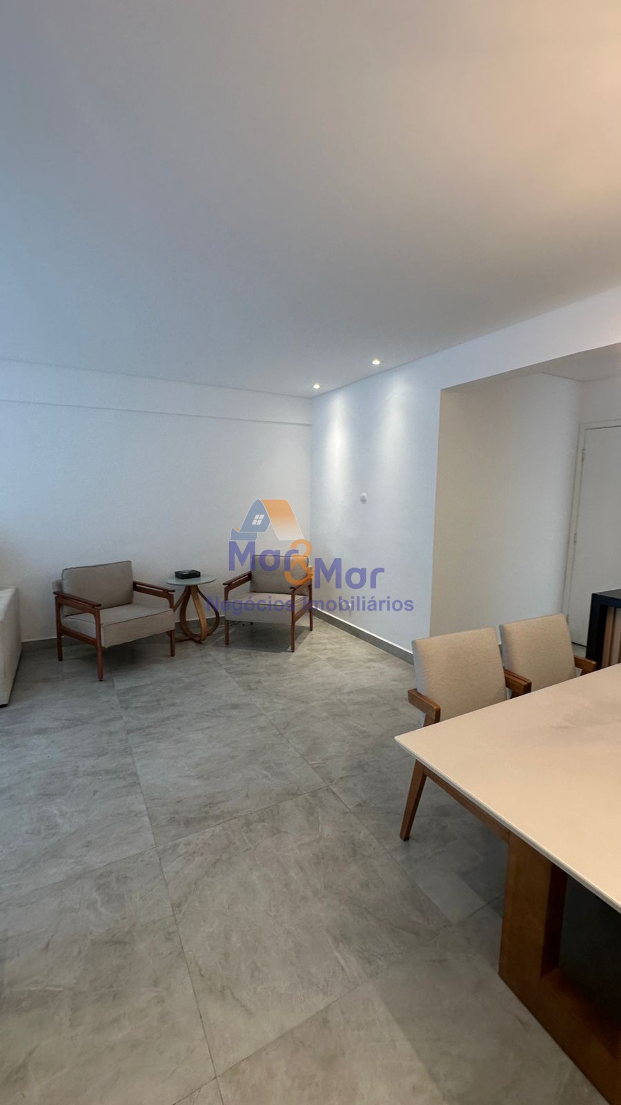 Apartamento na Praia das Pitangueiras, Guarujá - SP