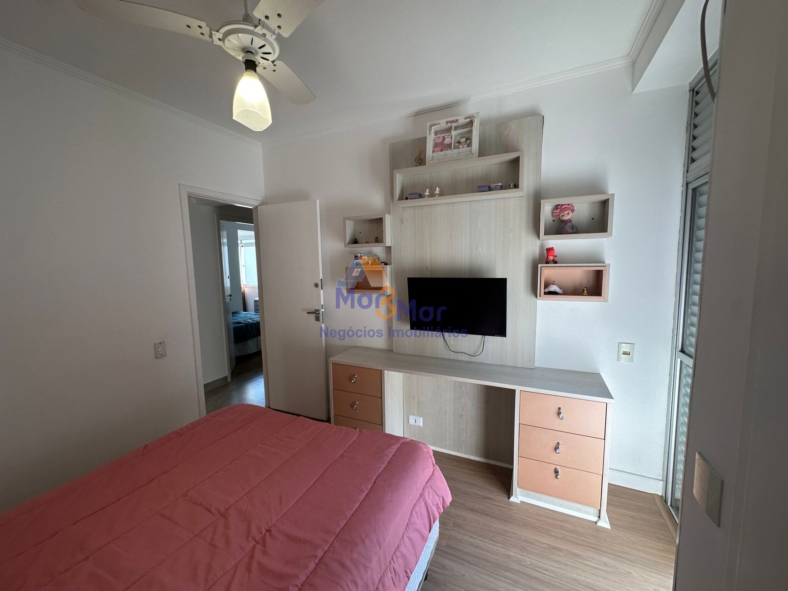 Apartamento na Praia das Pitangueiras, Guarujá - SP