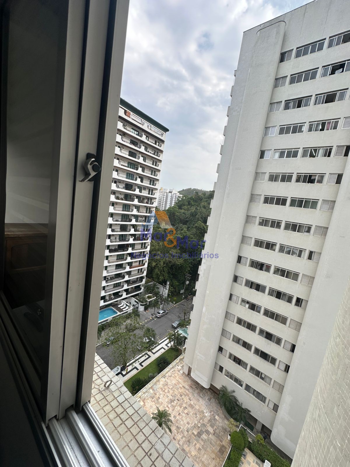 Apartamento na Praia das Pitangueiras, Guarujá - SP