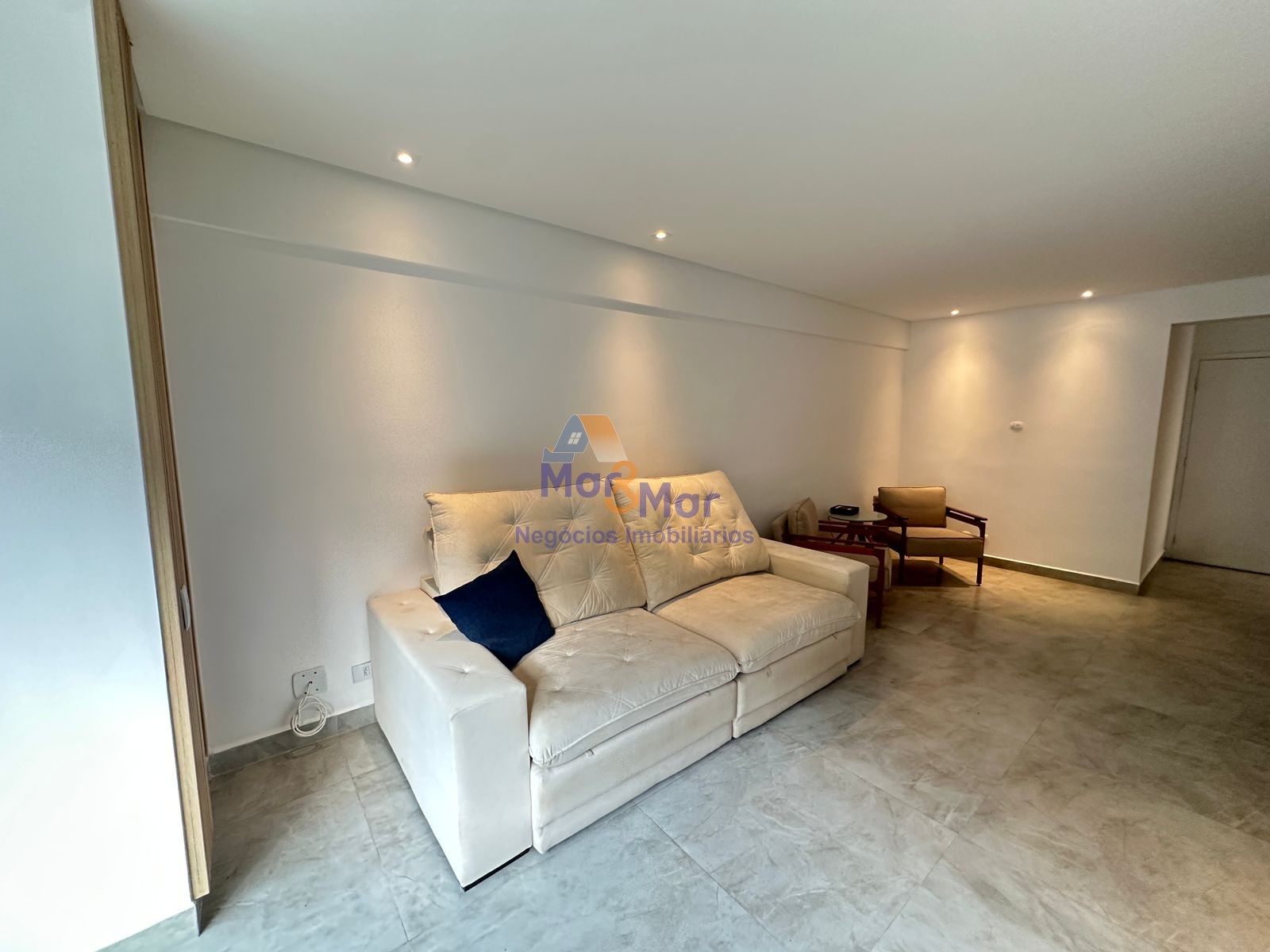 Apartamento na Praia das Pitangueiras, Guarujá - SP