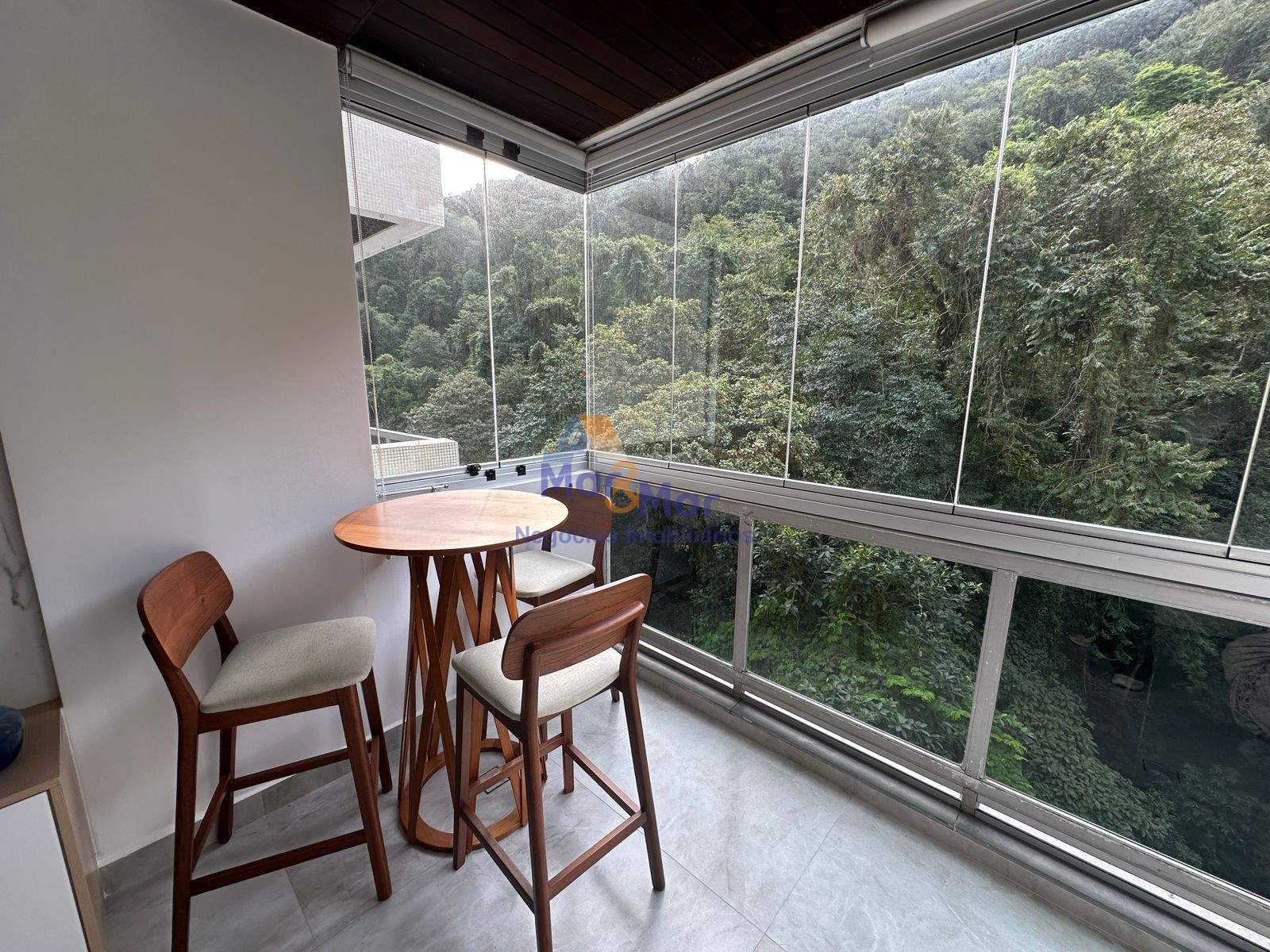Apartamento na Praia das Pitangueiras, Guarujá - SP