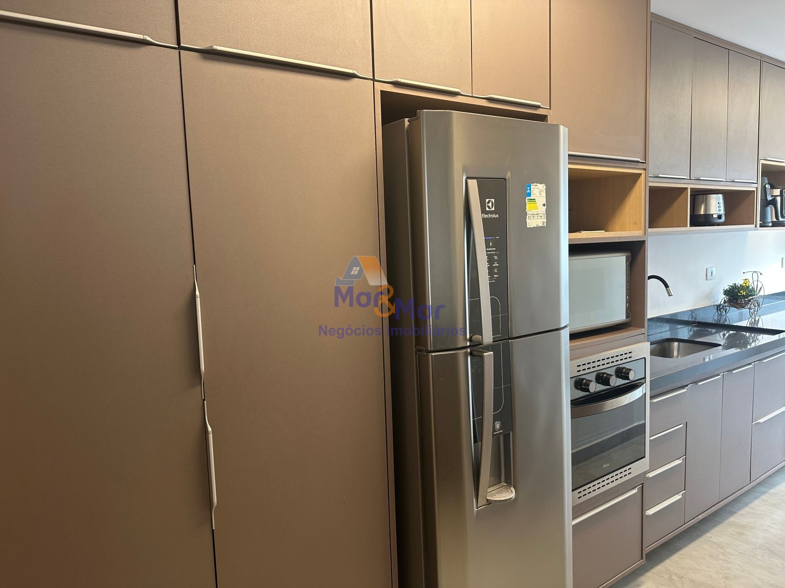 Apartamento na Praia das Pitangueiras, Guarujá - SP