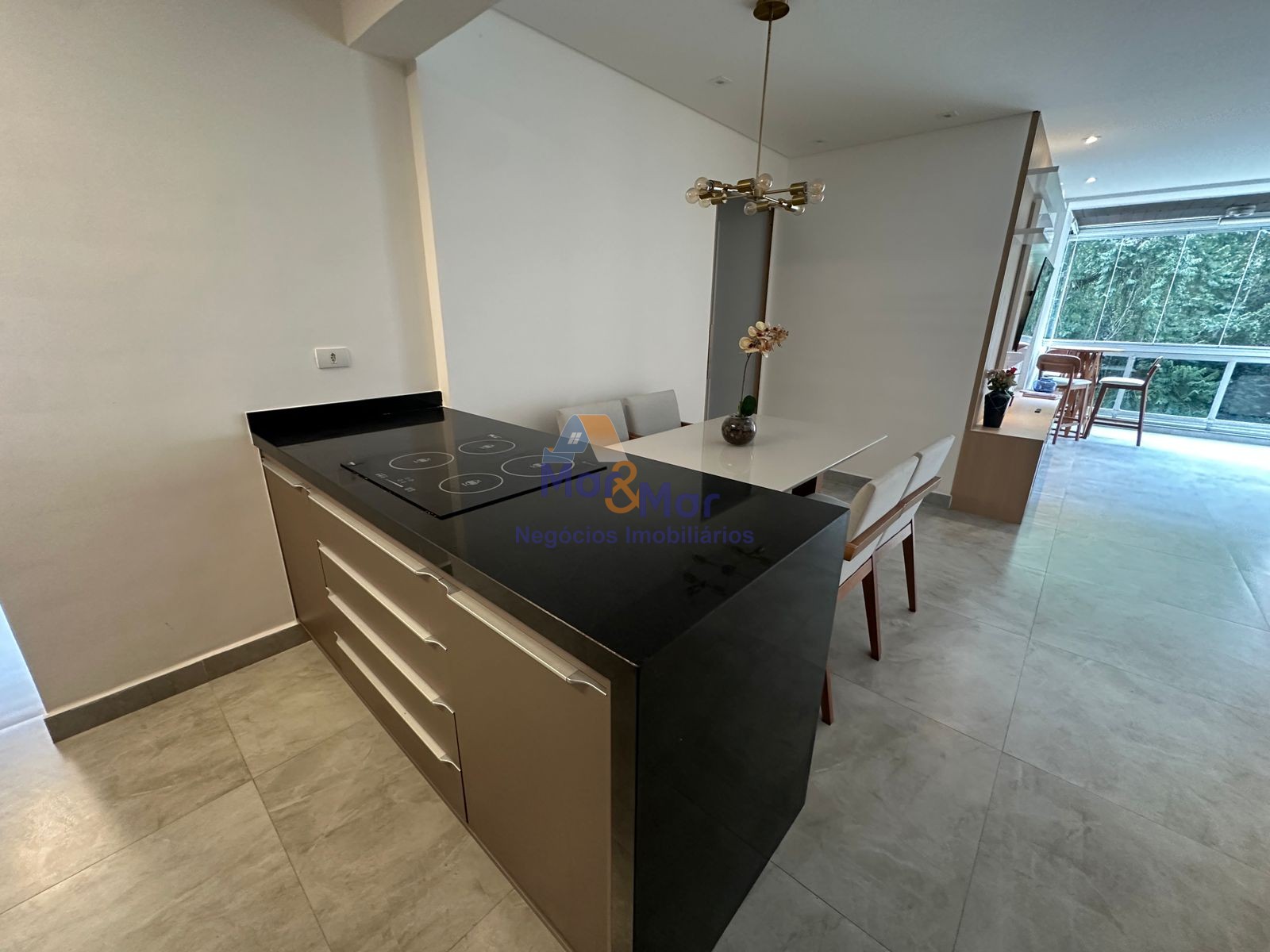 Apartamento na Praia das Pitangueiras, Guarujá - SP