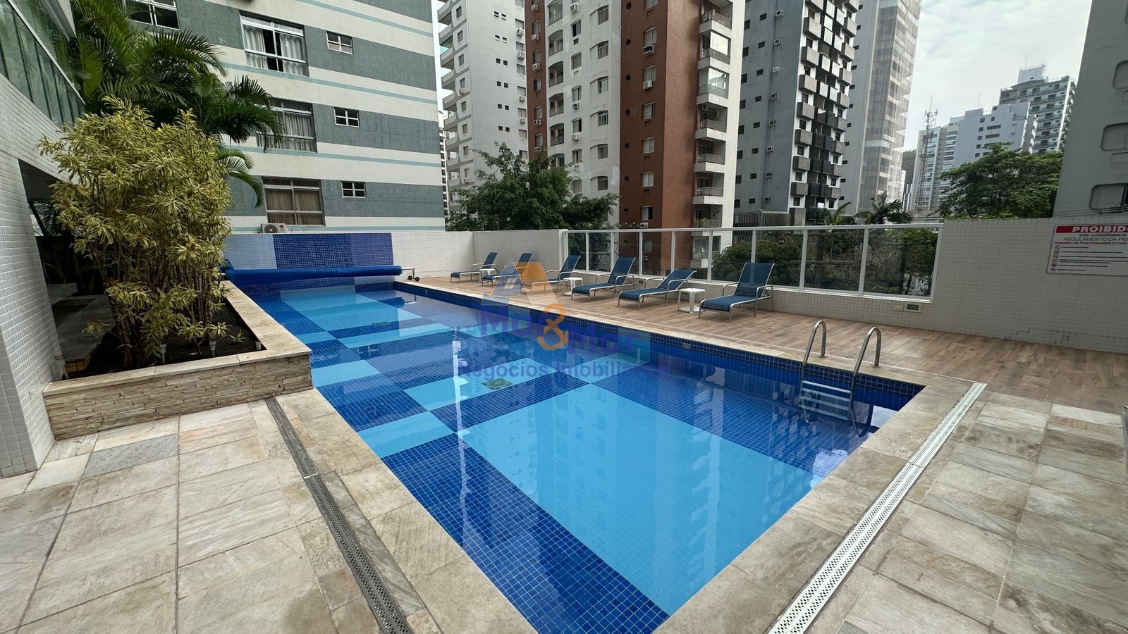 Apartamento na Praia das Pitangueiras, Guarujá - SP