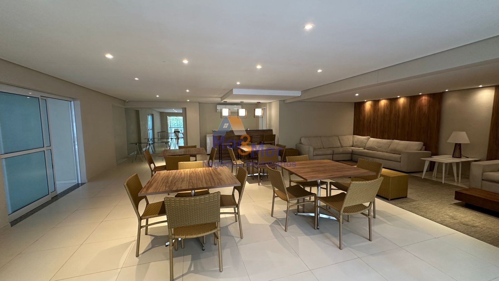 Apartamento na Praia das Pitangueiras, Guarujá - SP