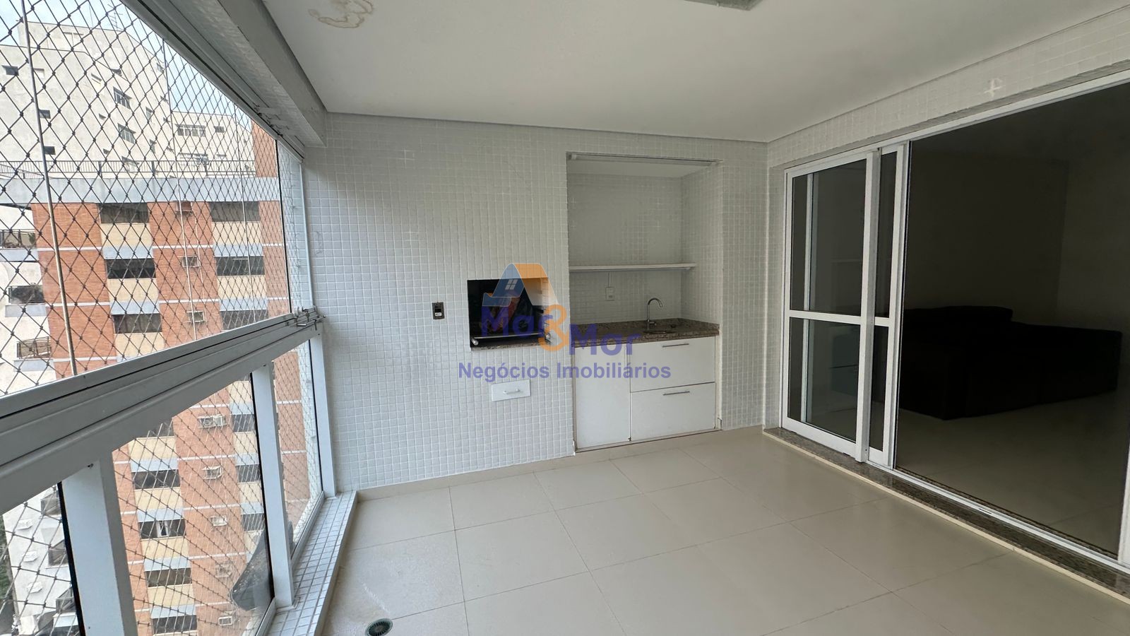 Apartamento na Praia das Pitangueiras, Guarujá - SP