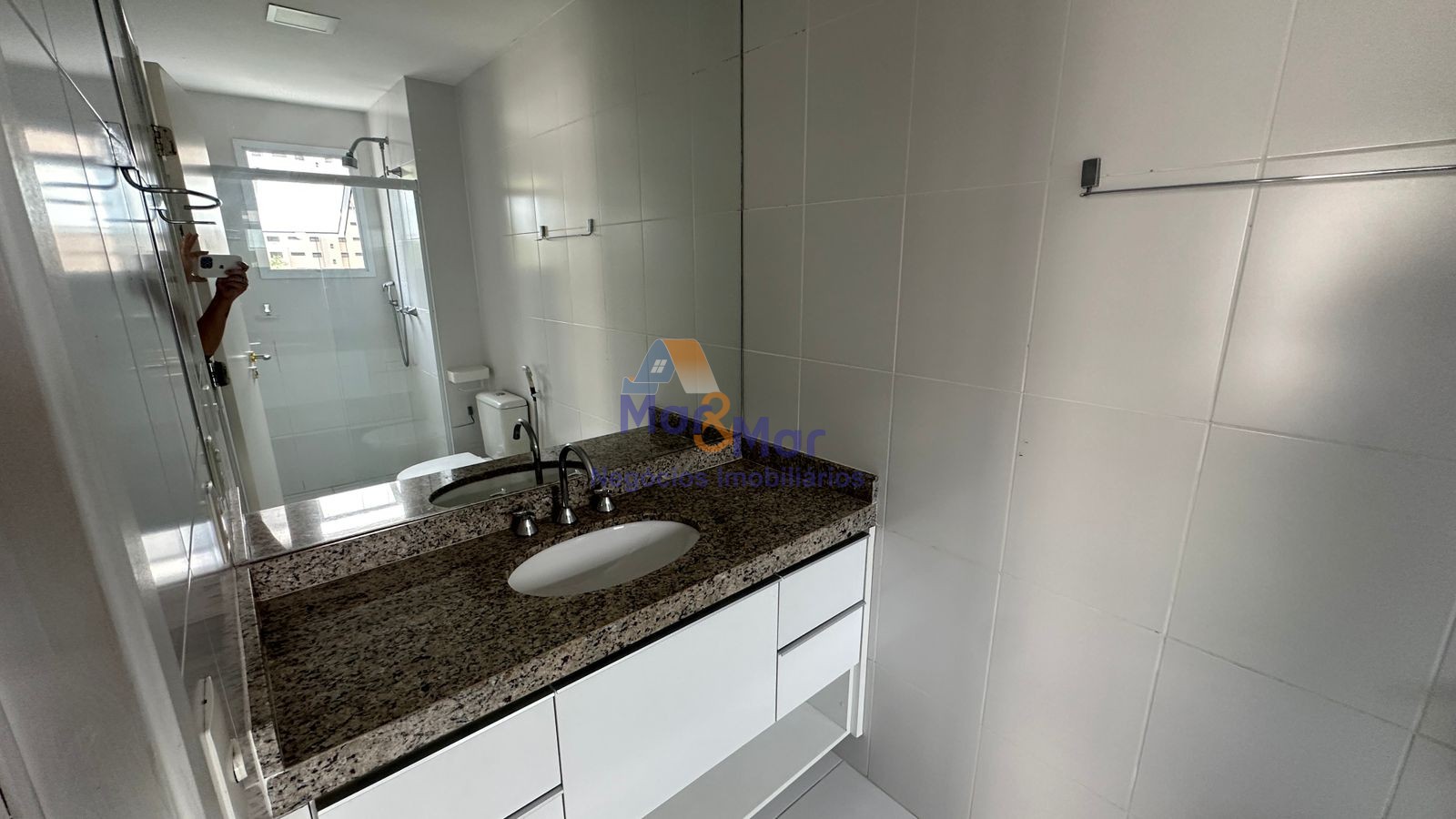 Apartamento na Praia das Pitangueiras, Guarujá - SP