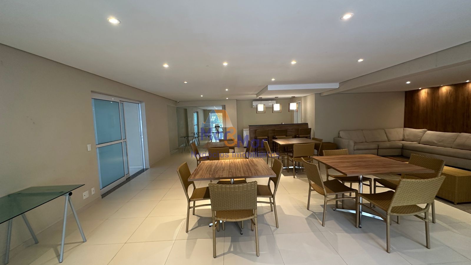 Apartamento na Praia das Pitangueiras, Guarujá - SP