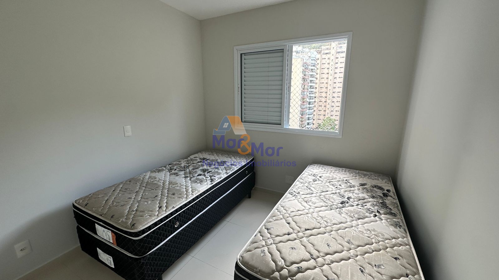 Apartamento na Praia das Pitangueiras, Guarujá - SP