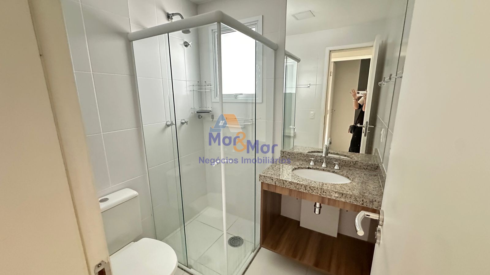 Apartamento na Praia das Pitangueiras, Guarujá - SP