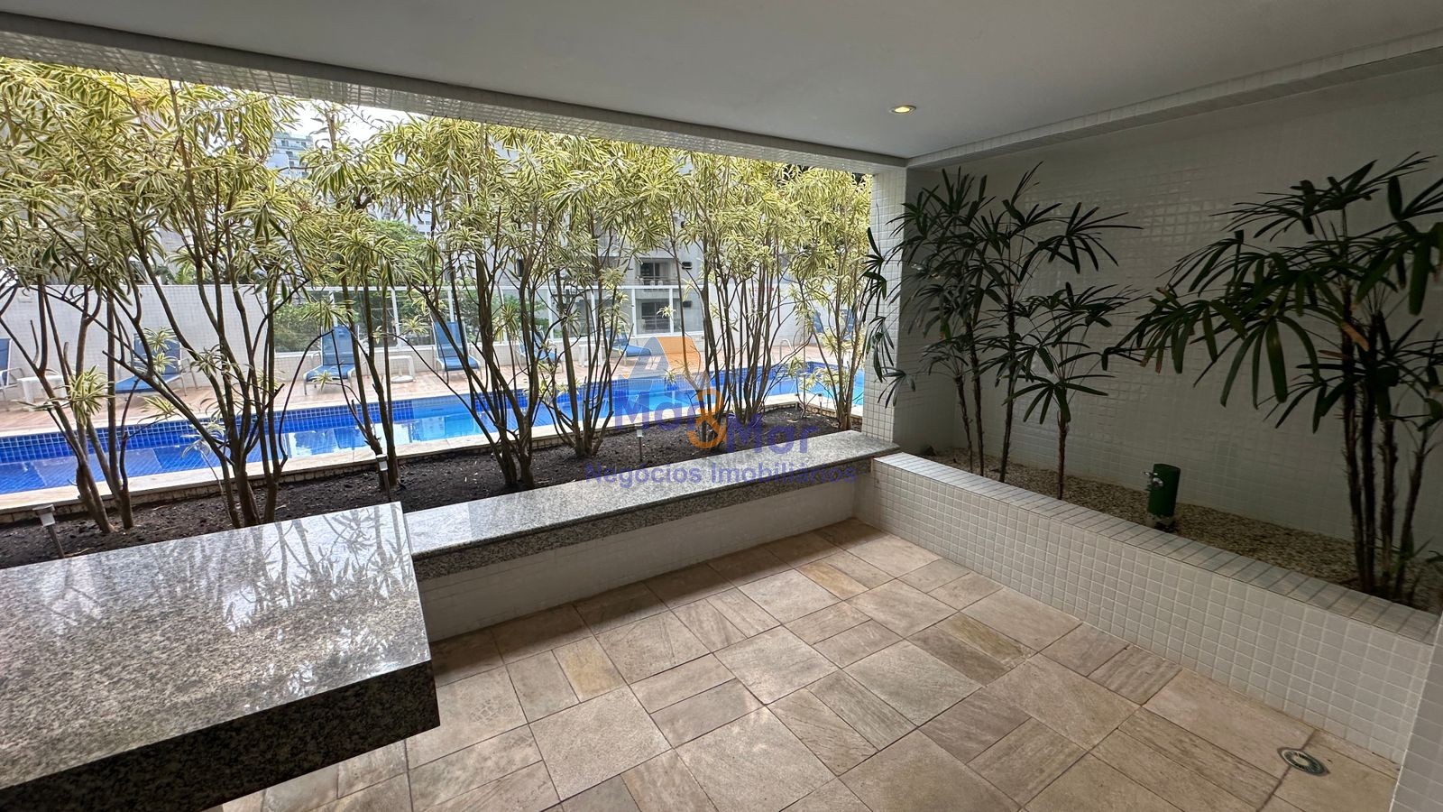 Apartamento na Praia das Pitangueiras, Guarujá - SP