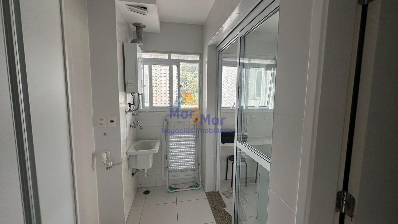 Apartamento na Praia das Pitangueiras, Guarujá - SP