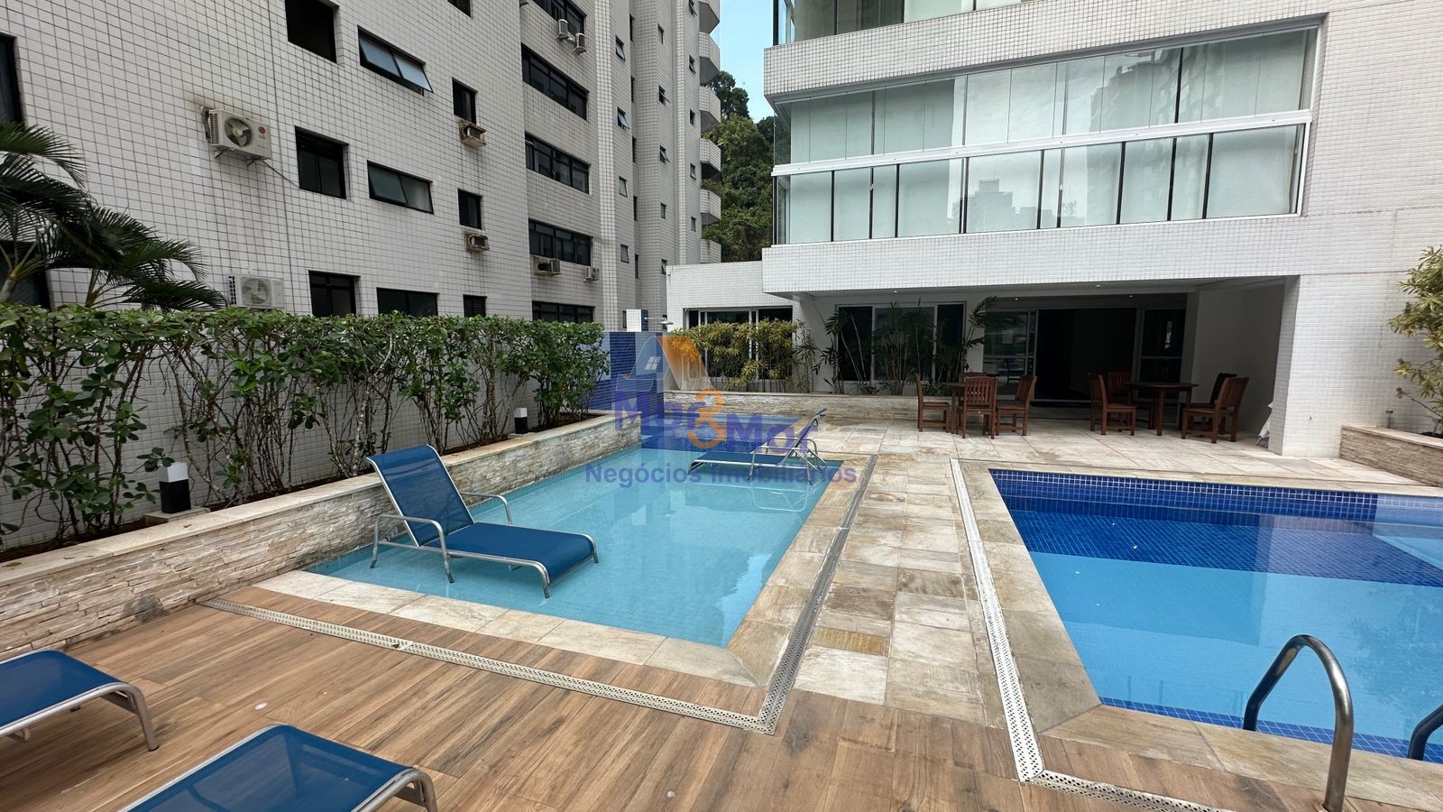 Apartamento na Praia das Pitangueiras, Guarujá - SP