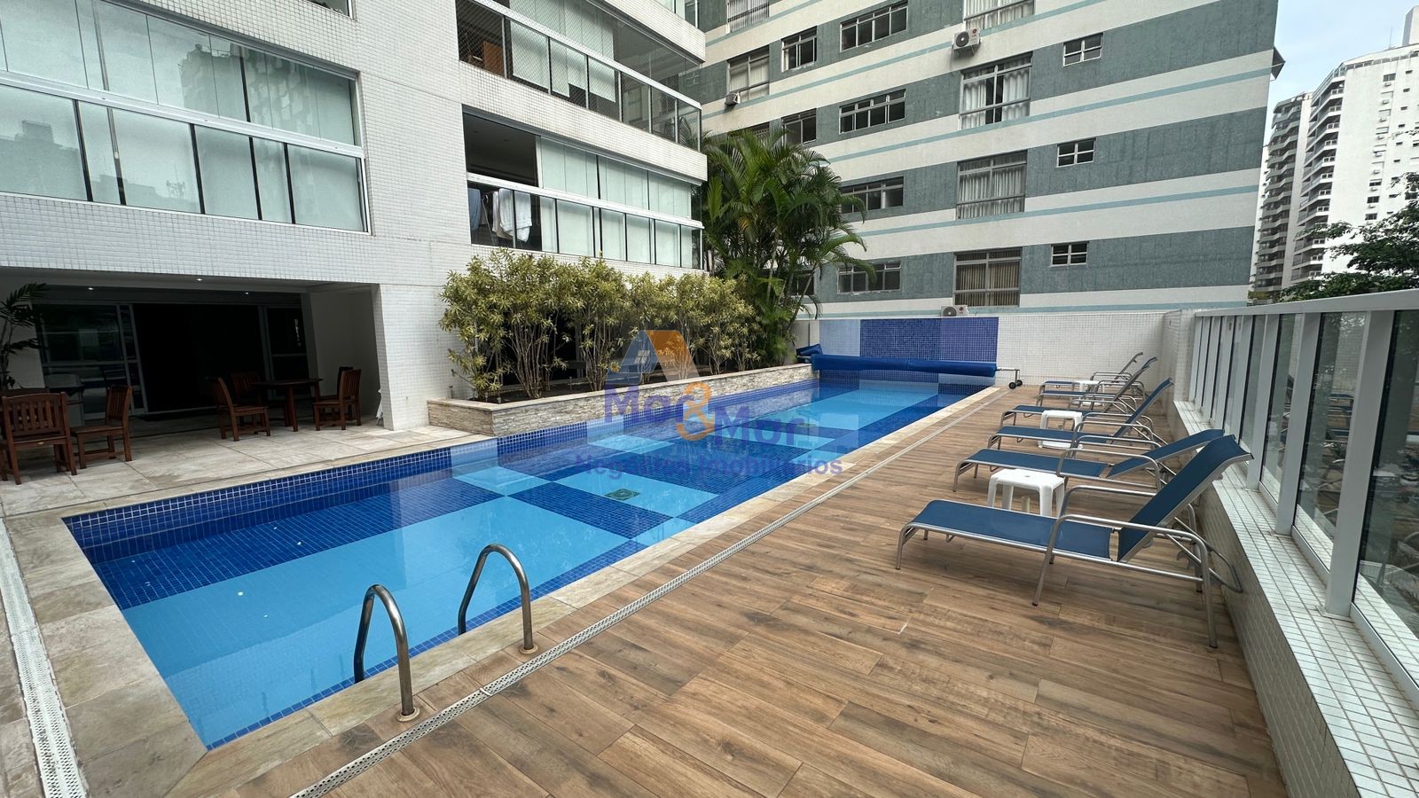 Apartamento na Praia das Pitangueiras, Guarujá - SP