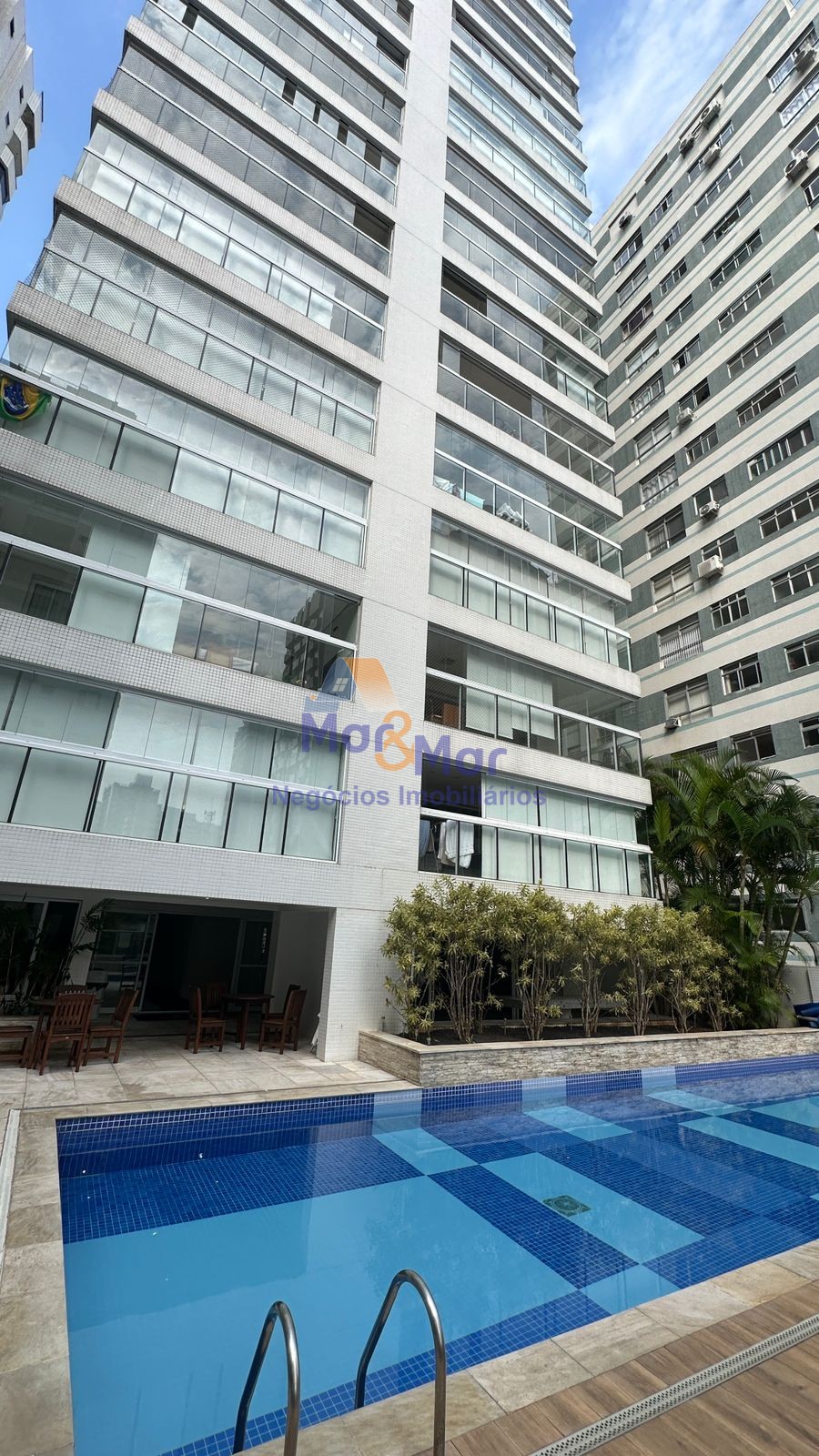 Apartamento na Praia das Pitangueiras, Guarujá - SP