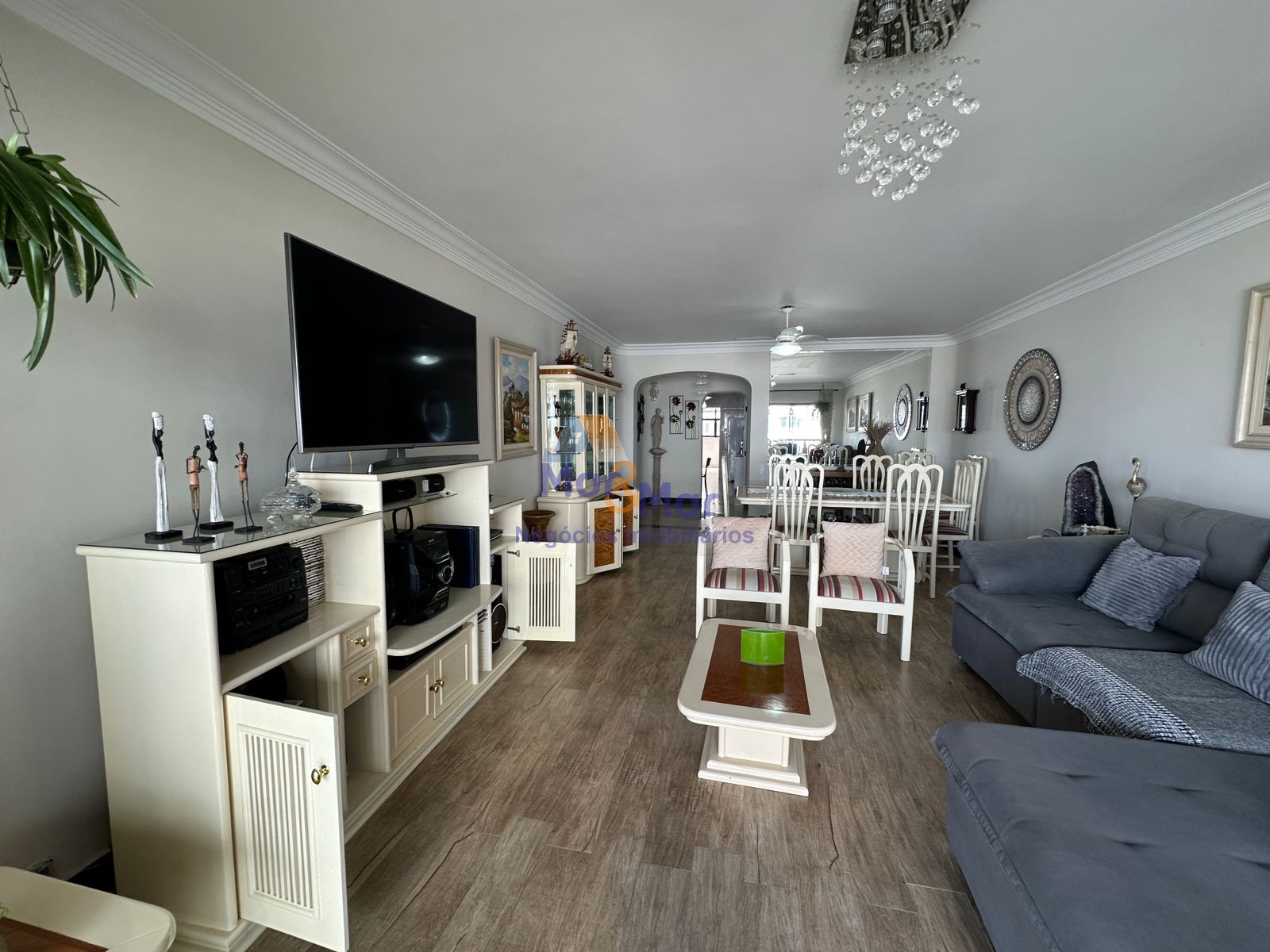 Apartamento na Praia das Pitangueiras, Guarujá - SP