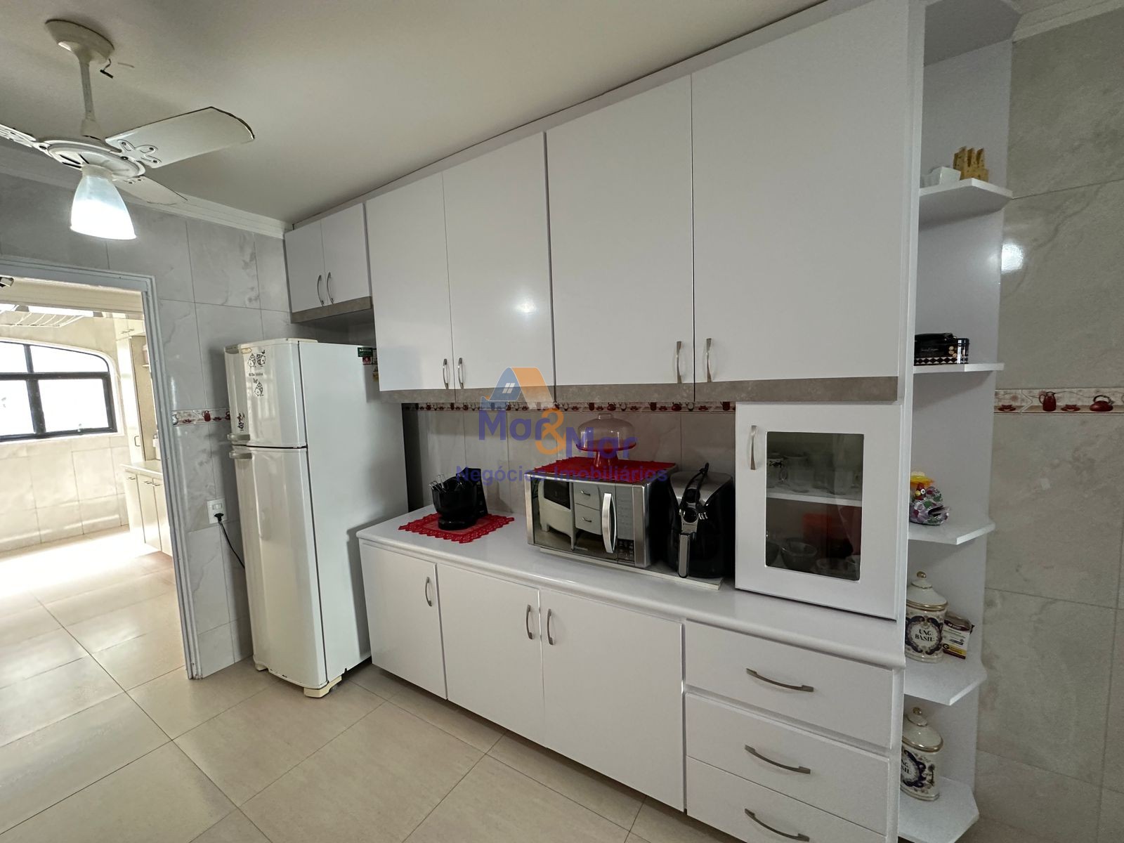 Apartamento na Praia das Pitangueiras, Guarujá - SP