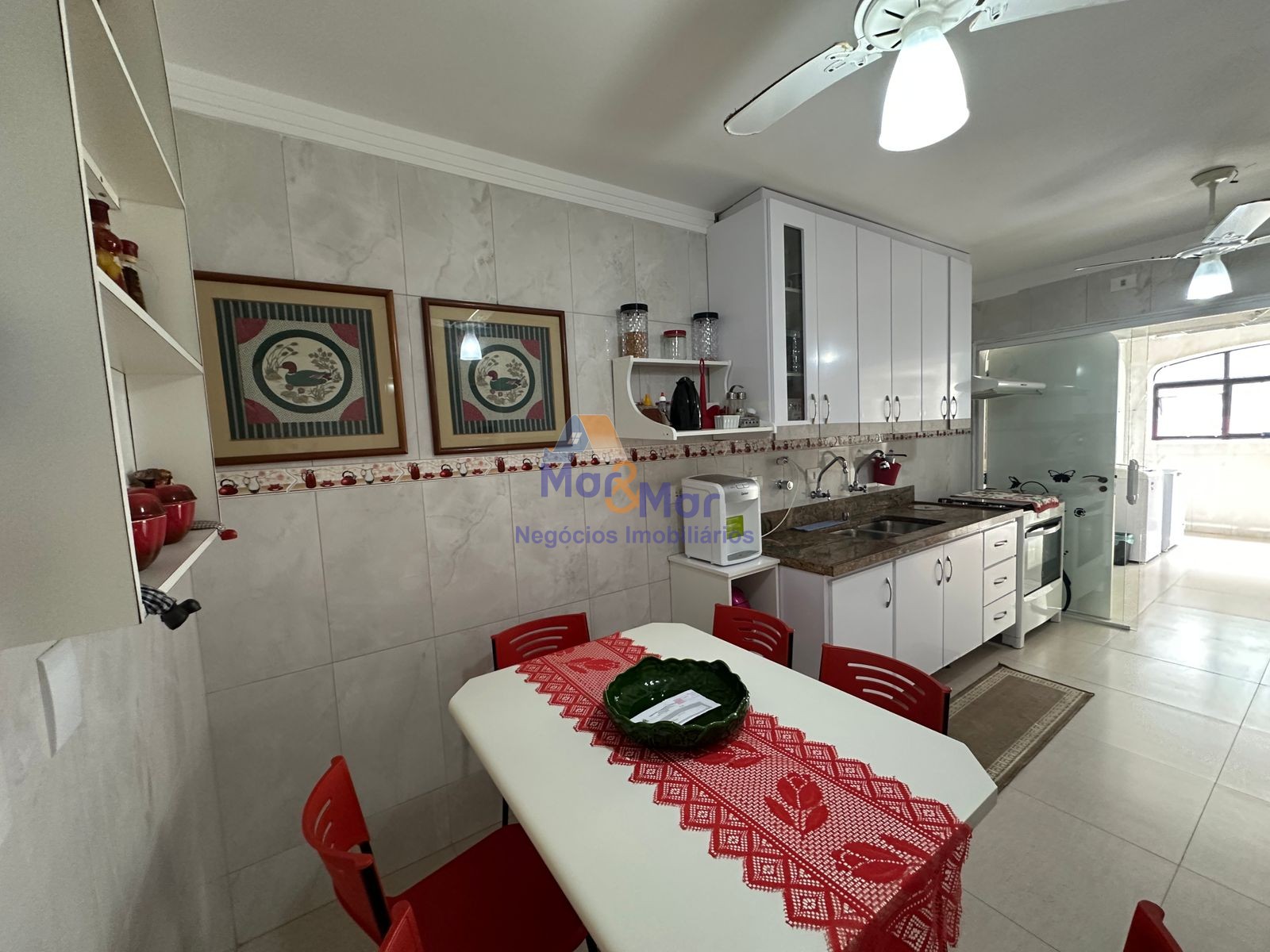 Apartamento na Praia das Pitangueiras, Guarujá - SP