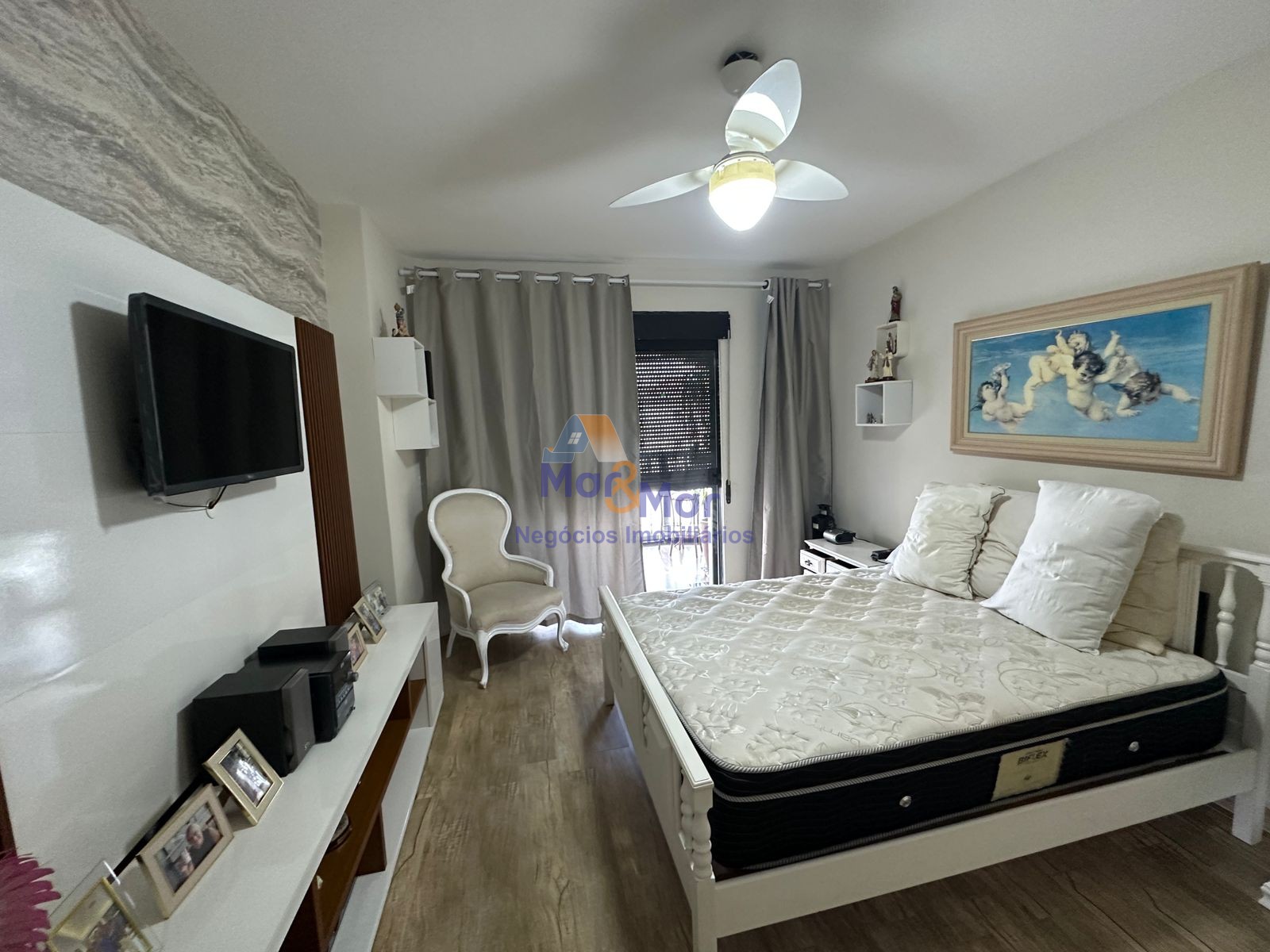 Apartamento na Praia das Pitangueiras, Guarujá - SP