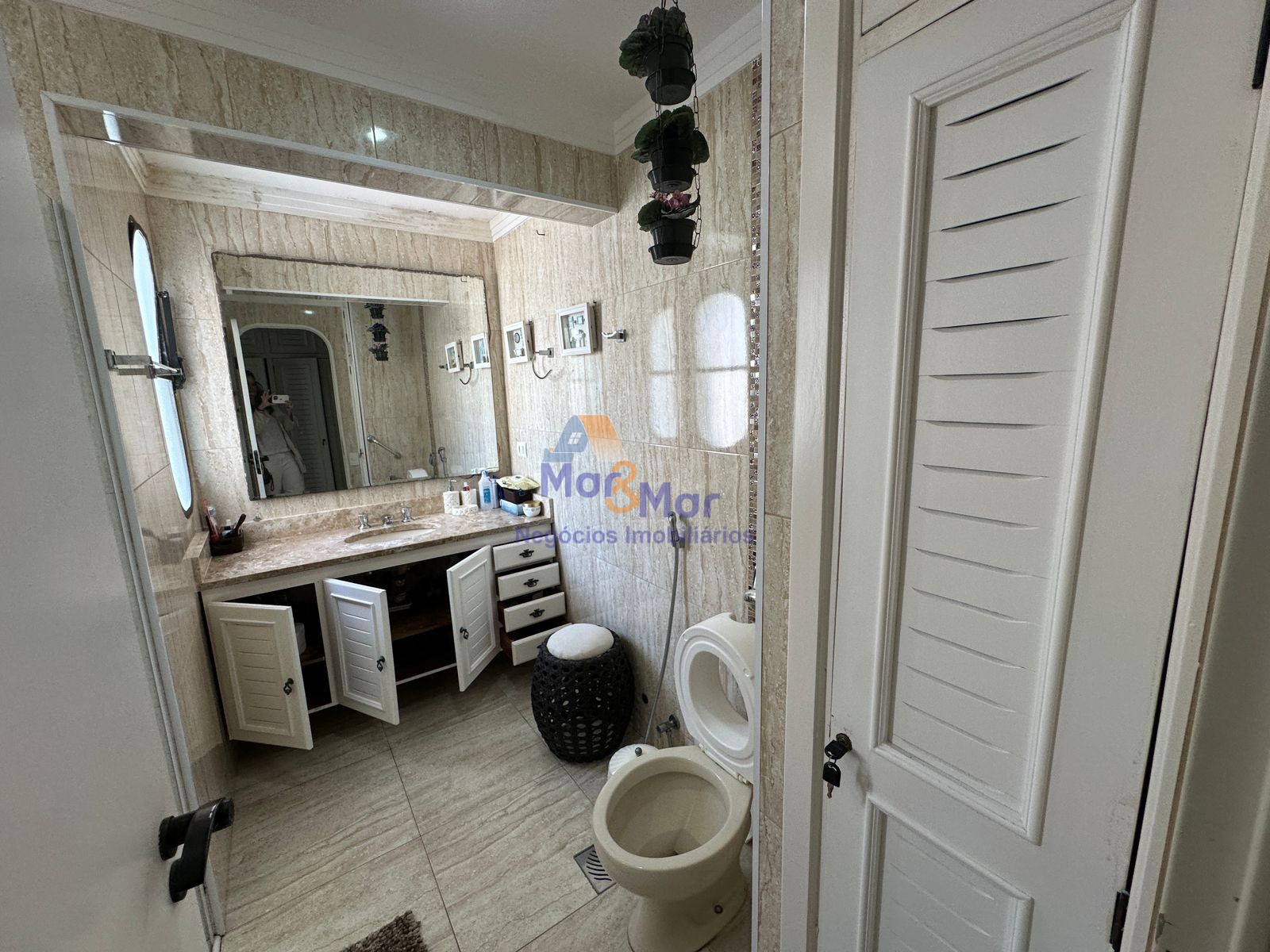 Apartamento na Praia das Pitangueiras, Guarujá - SP