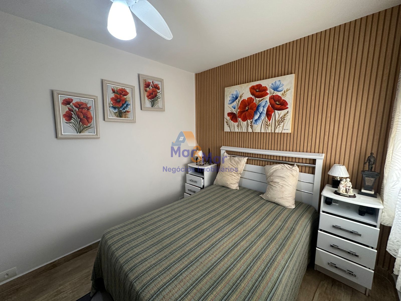 Apartamento na Praia das Pitangueiras, Guarujá - SP