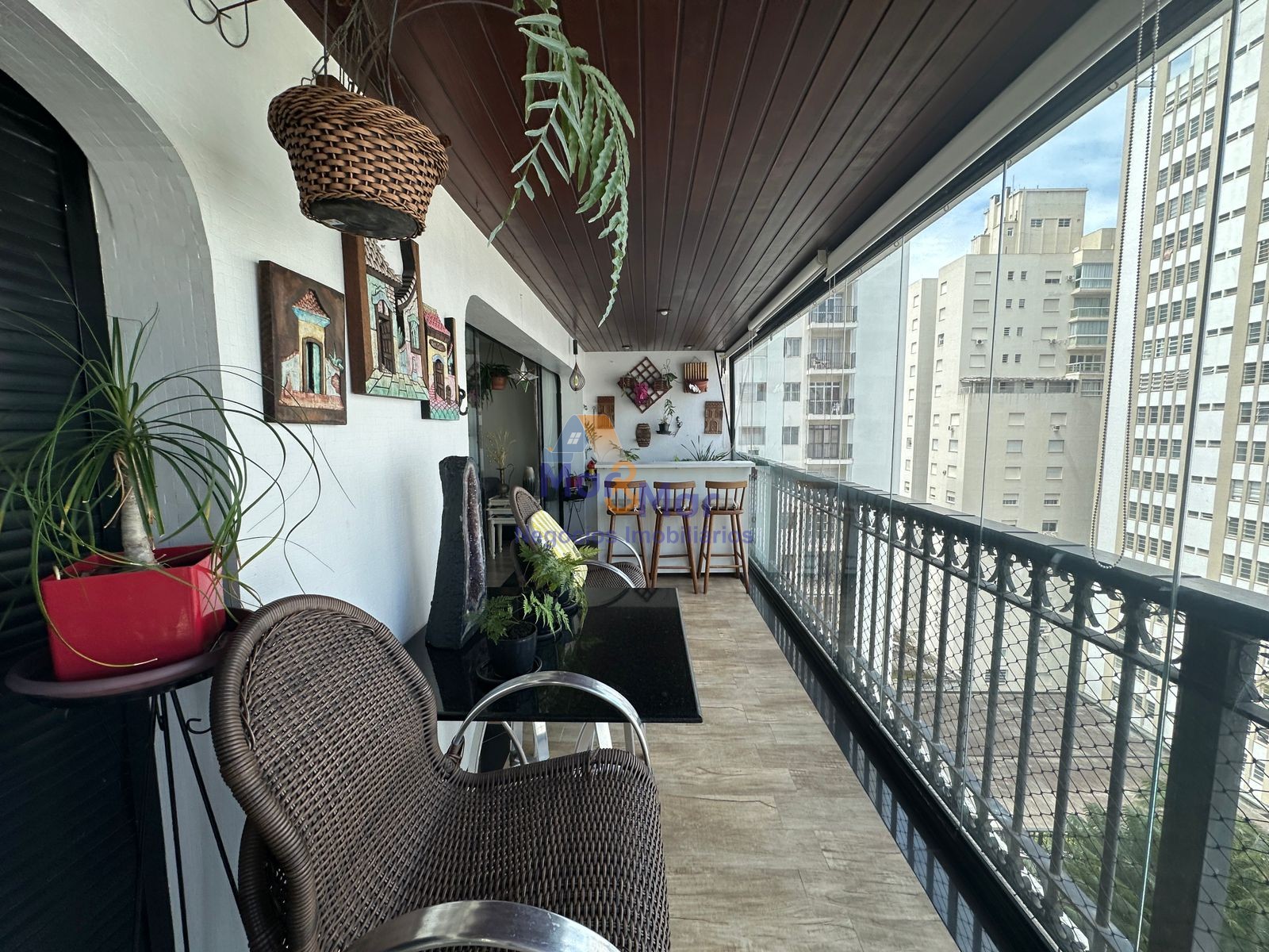 Apartamento na Praia das Pitangueiras, Guarujá - SP