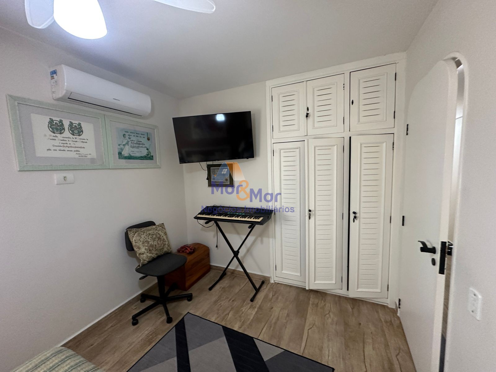 Apartamento na Praia das Pitangueiras, Guarujá - SP
