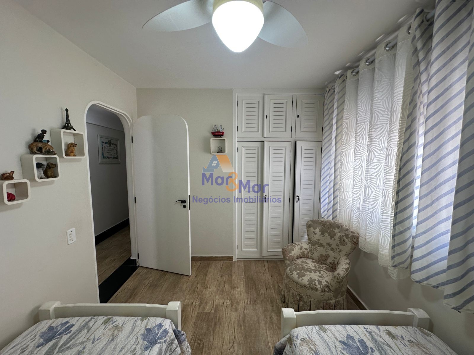 Apartamento na Praia das Pitangueiras, Guarujá - SP