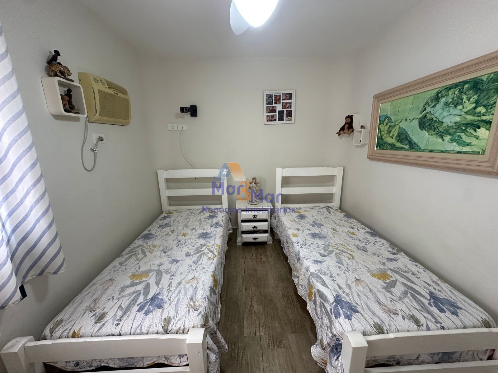 Apartamento na Praia das Pitangueiras, Guarujá - SP