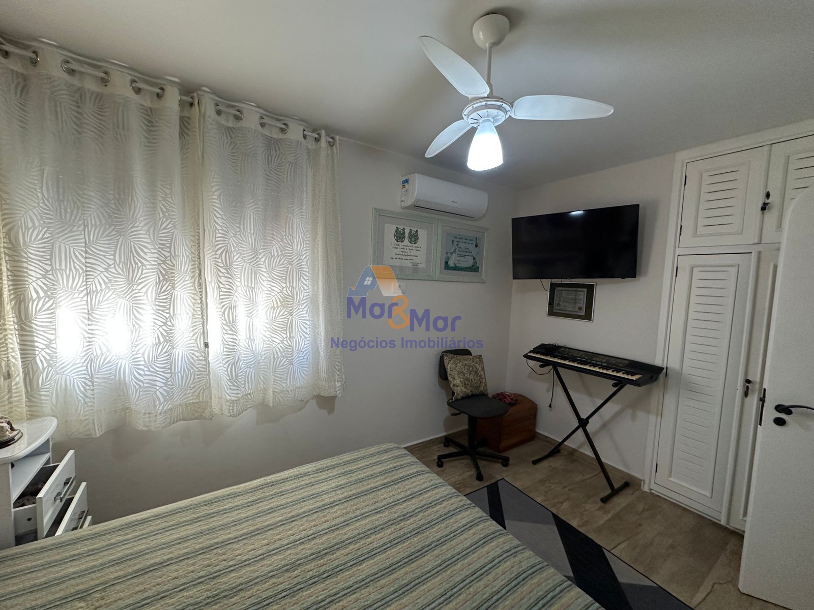 Apartamento na Praia das Pitangueiras, Guarujá - SP