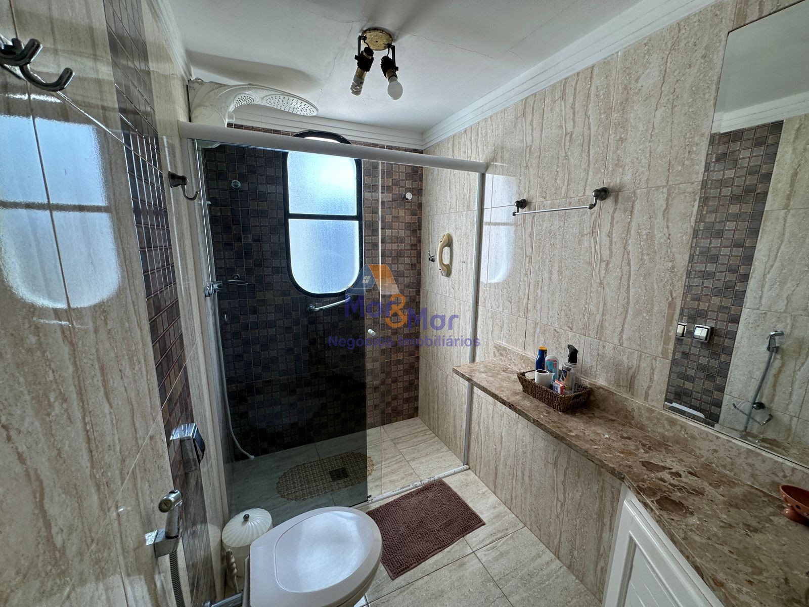 Apartamento na Praia das Pitangueiras, Guarujá - SP