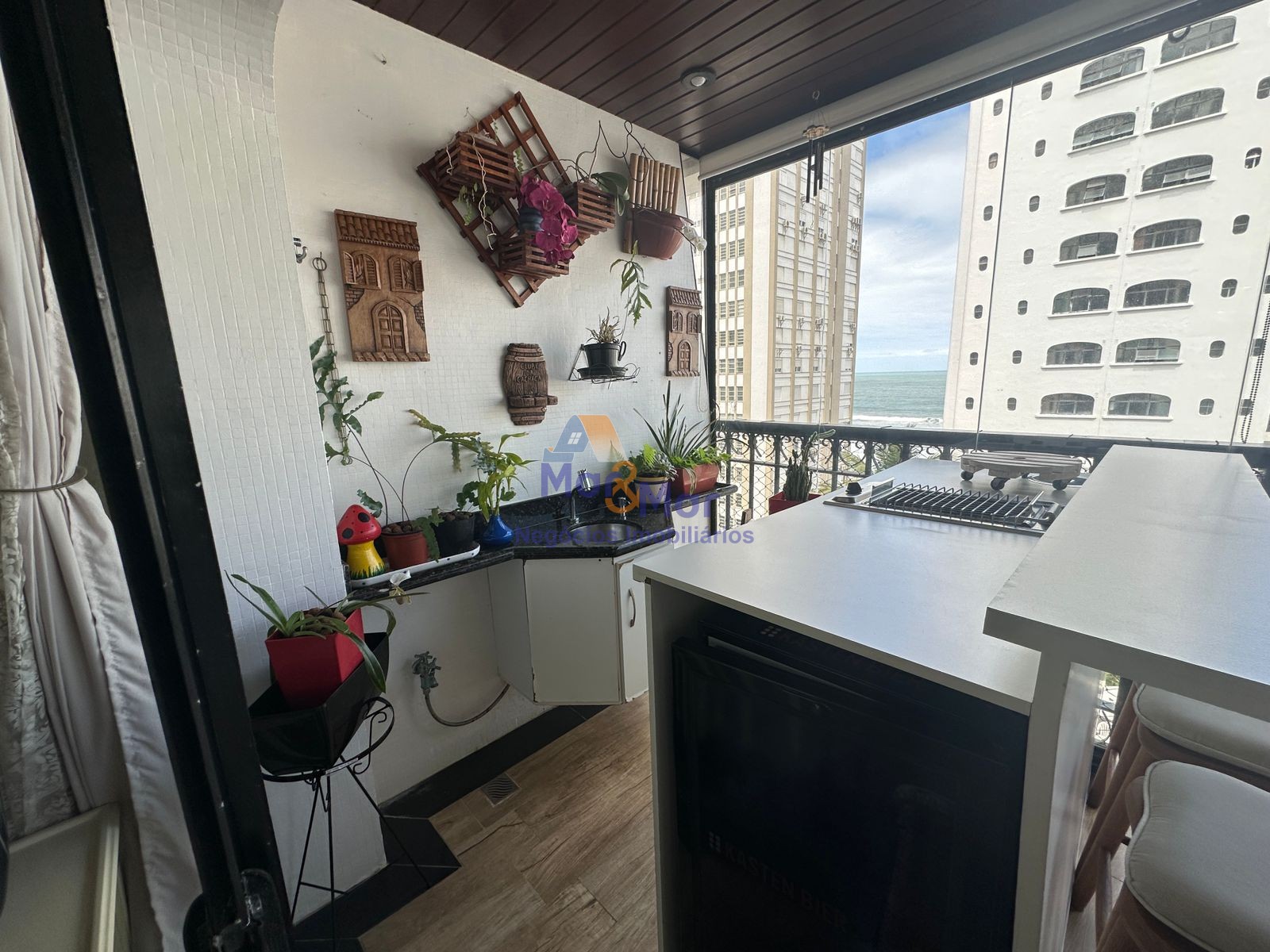 Apartamento na Praia das Pitangueiras, Guarujá - SP