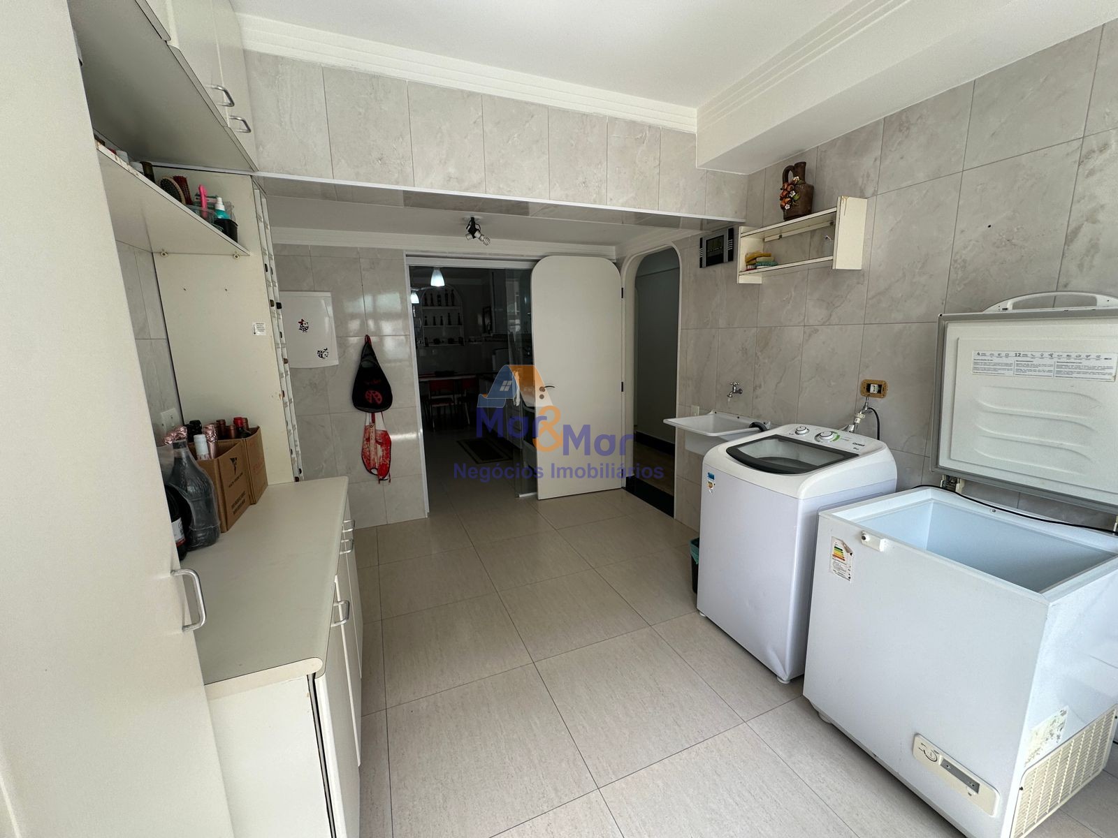 Apartamento na Praia das Pitangueiras, Guarujá - SP